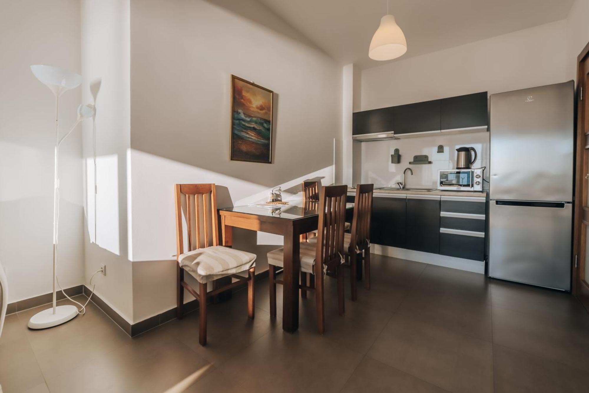 Apartments Kuce Lekovica Beach & Snack Bar- Bistro Pokoj fotografie