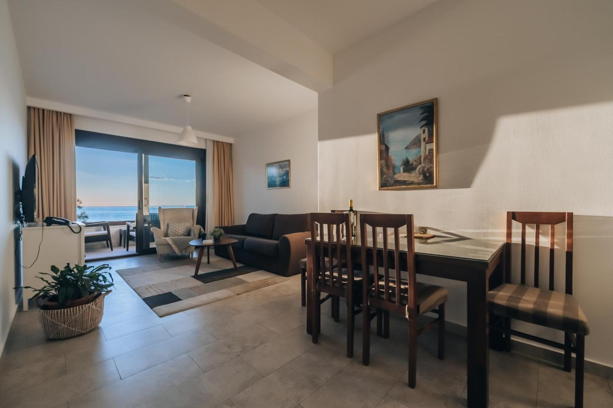 Apartments Kuce Lekovica Beach & Snack Bar- Bistro Pokoj fotografie
